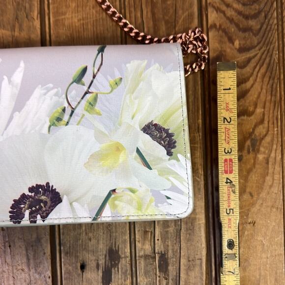 Ted Baker gray floral leather crossbody rose gold chain trim flap front - Picture 5 of 7